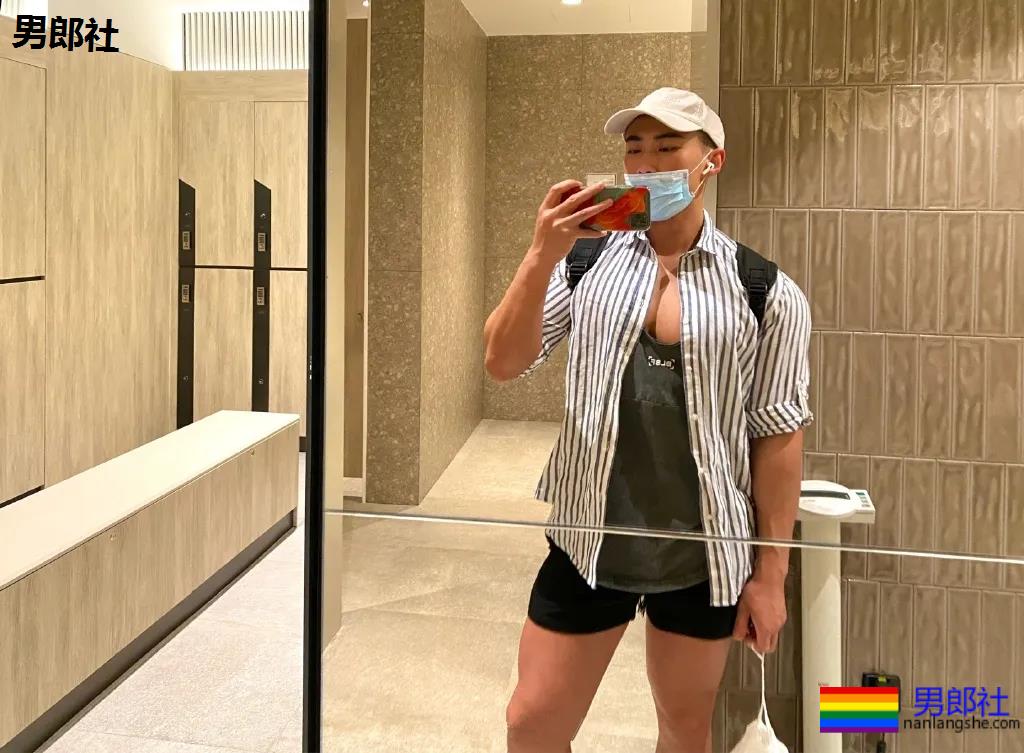 寸头短裤筋肉男浴缸照走红!后翘大胸腹肌好身材,A炸了! - 51虹马 寸头短裤筋肉男浴缸照走红!后翘大胸腹肌好身材,A炸了! - 51虹马