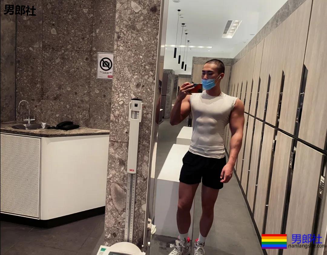 寸头短裤筋肉男浴缸照走红!后翘大胸腹肌好身材,A炸了! - 51虹马 寸头短裤筋肉男浴缸照走红!后翘大胸腹肌好身材,A炸了! - 51虹马