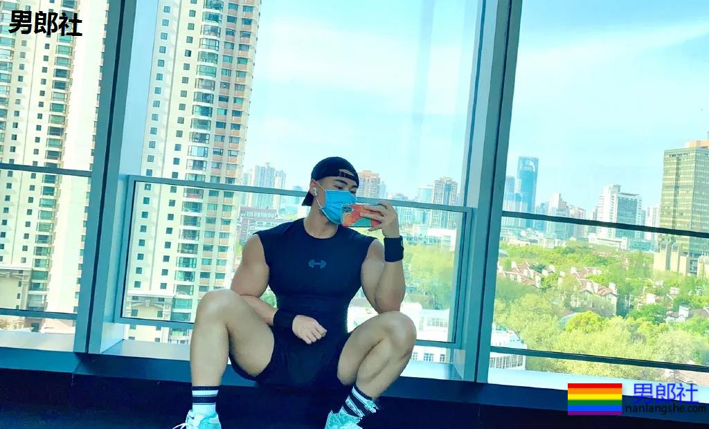 寸头短裤筋肉男浴缸照走红!后翘大胸腹肌好身材,A炸了! - 51虹马 寸头短裤筋肉男浴缸照走红!后翘大胸腹肌好身材,A炸了! - 51虹马