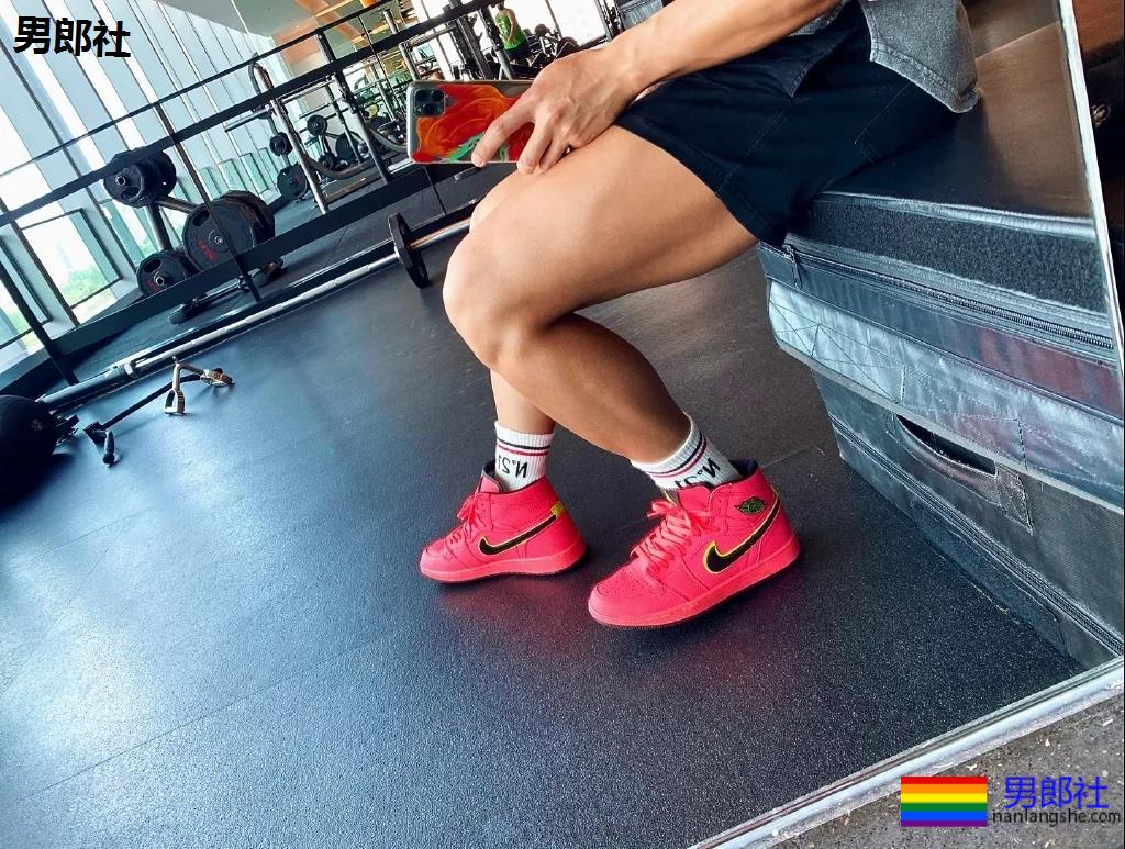 寸头短裤筋肉男浴缸照走红!后翘大胸腹肌好身材,A炸了! - 51虹马 寸头短裤筋肉男浴缸照走红!后翘大胸腹肌好身材,A炸了! - 51虹马