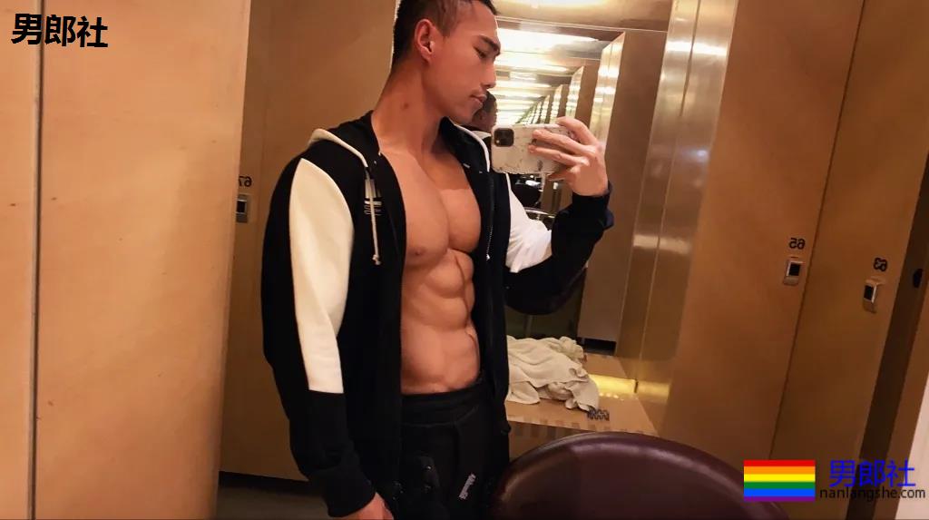 寸头短裤筋肉男浴缸照走红!后翘大胸腹肌好身材,A炸了! - 51虹马 寸头短裤筋肉男浴缸照走红!后翘大胸腹肌好身材,A炸了! - 51虹马