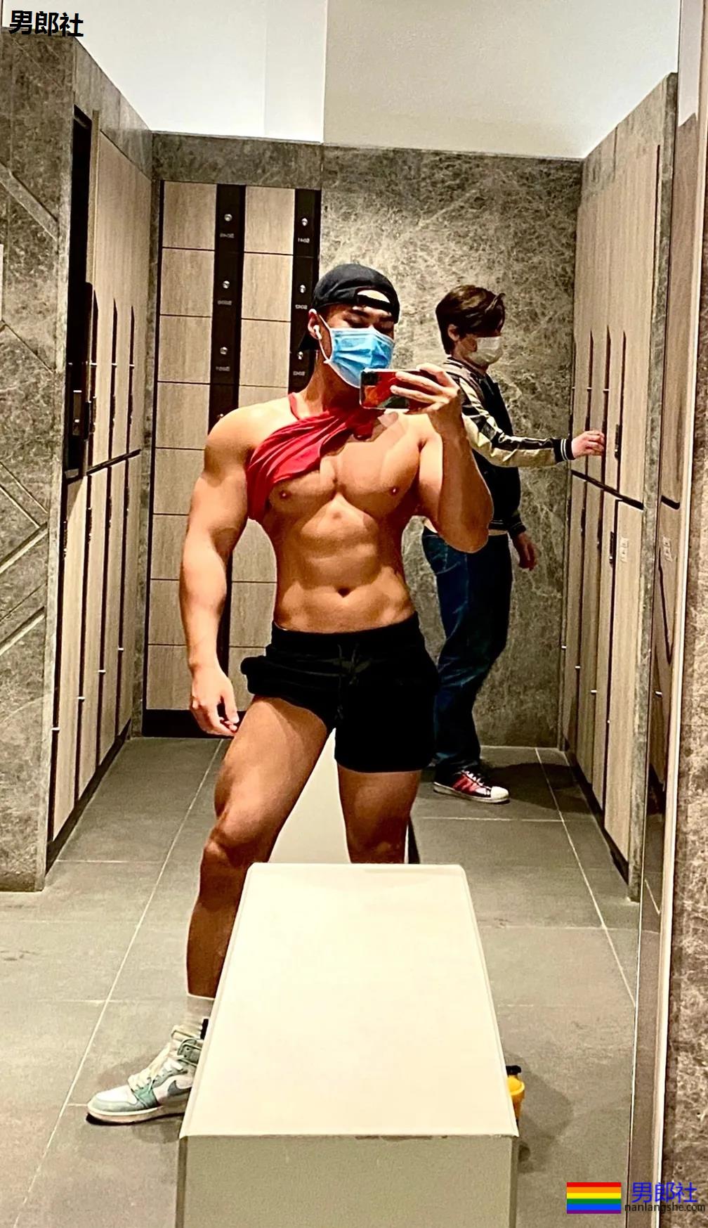 寸头短裤筋肉男浴缸照走红!后翘大胸腹肌好身材,A炸了! - 51虹马 寸头短裤筋肉男浴缸照走红!后翘大胸腹肌好身材,A炸了! - 51虹马