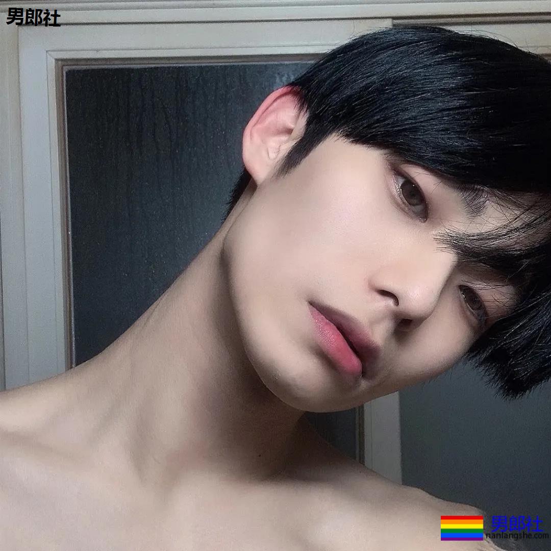 抖音国际版主播网络红人，扒拉一下他的私照 - 51虹马