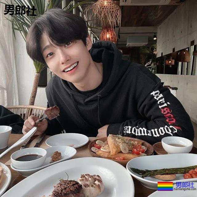 抖音国际版主播网络红人，扒拉一下他的私照 - 51虹马