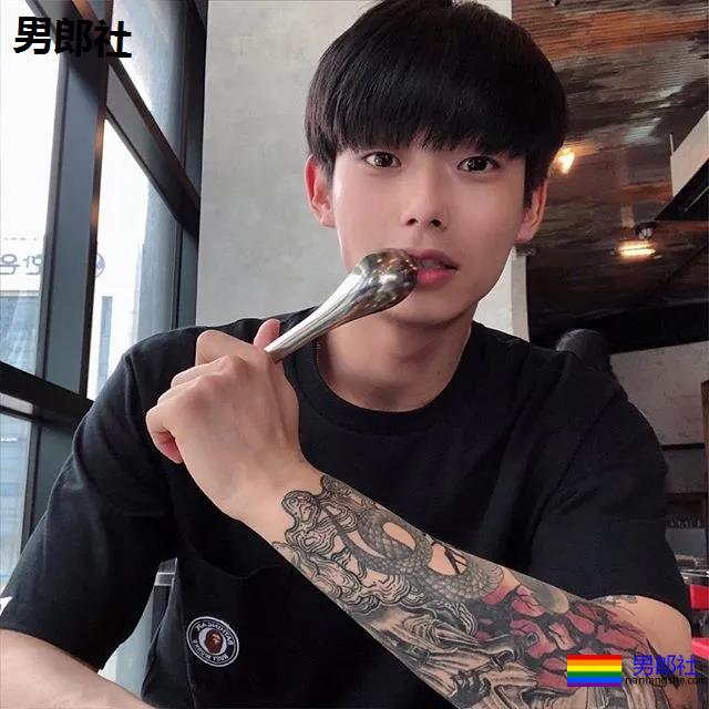 抖音国际版主播网络红人，扒拉一下他的私照 - 51虹马