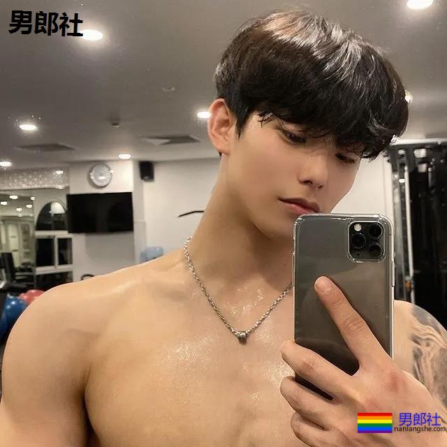 抖音国际版主播网络红人，扒拉一下他的私照 - 51虹马