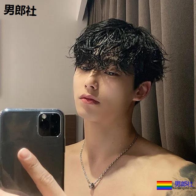 抖音国际版主播网络红人，扒拉一下他的私照 - 51虹马