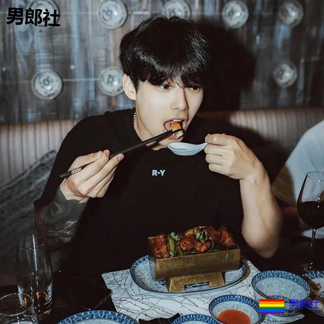 抖音国际版主播网络红人，扒拉一下他的私照 - 51虹马