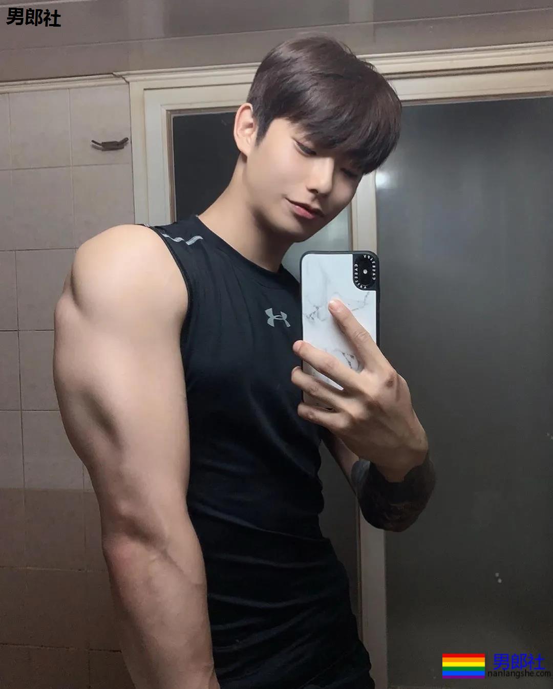 抖音国际版主播网络红人，扒拉一下他的私照 - 51虹马