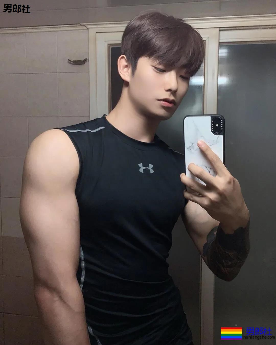 抖音国际版主播网络红人，扒拉一下他的私照 - 51虹马