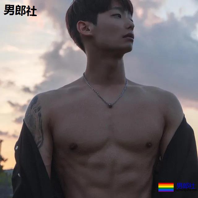 抖音国际版主播网络红人，扒拉一下他的私照 - 51虹马