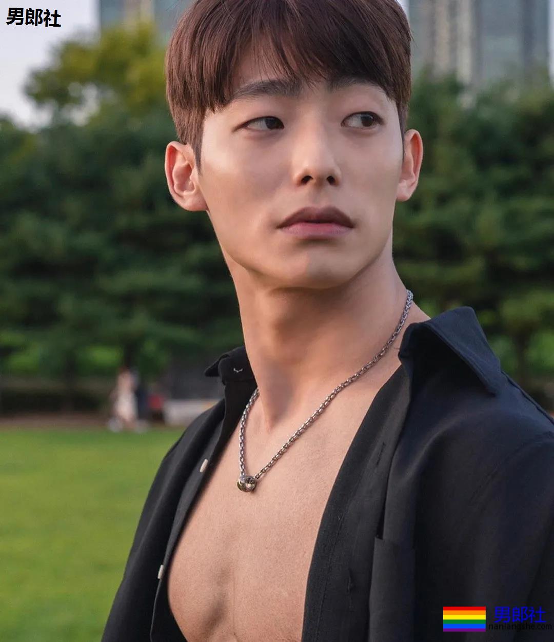 抖音国际版主播网络红人，扒拉一下他的私照 - 51虹马