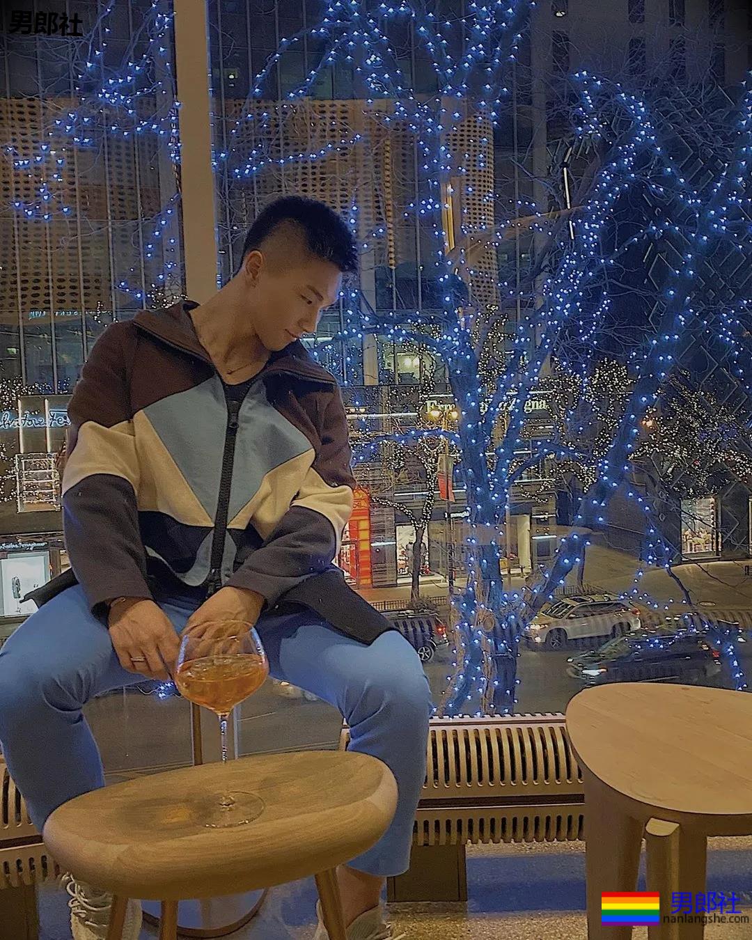 奶凶健气肌肉幼兽，童颜腹肌小筋肉，A爆他！ - 51虹马