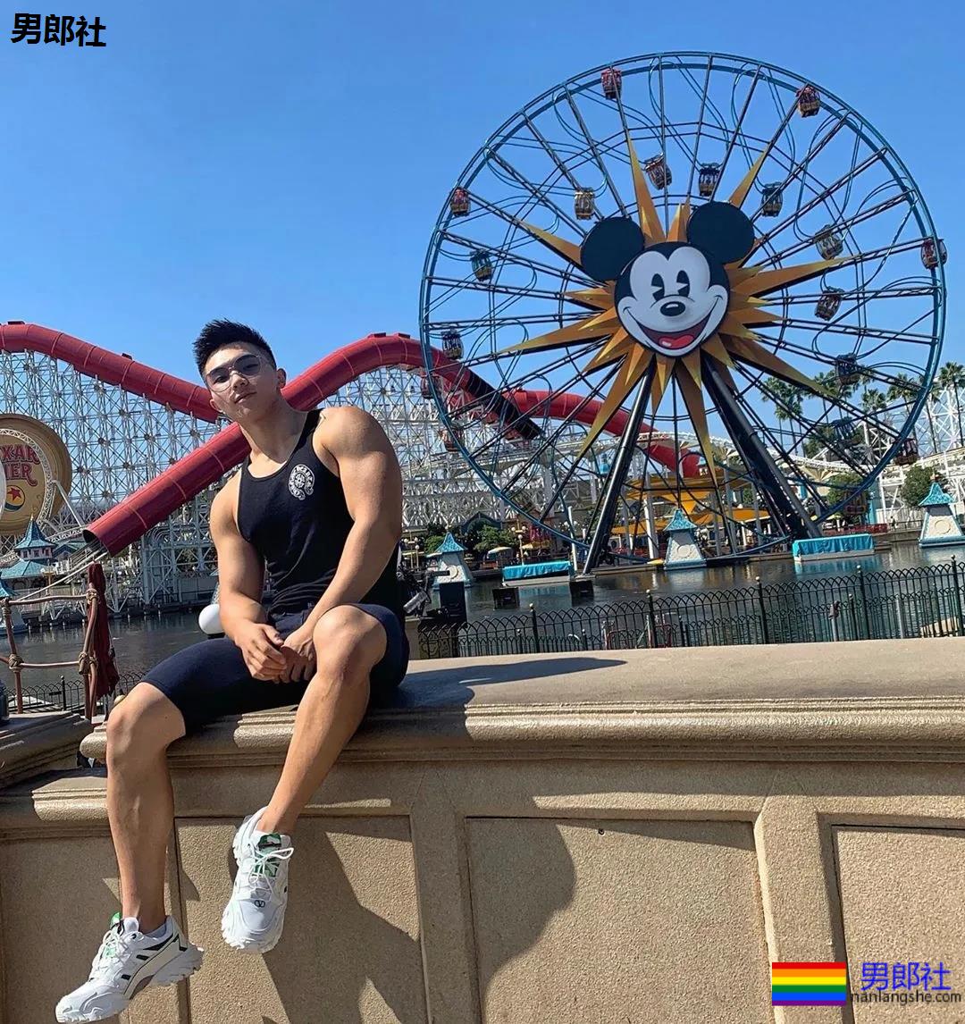 奶凶健气肌肉幼兽，童颜腹肌小筋肉，A爆他！ - 51虹马