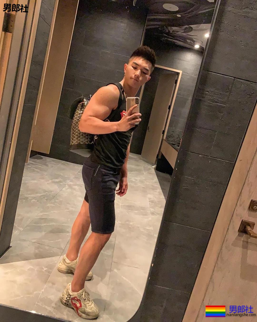 奶凶健气肌肉幼兽，童颜腹肌小筋肉，A爆他！ - 51虹马