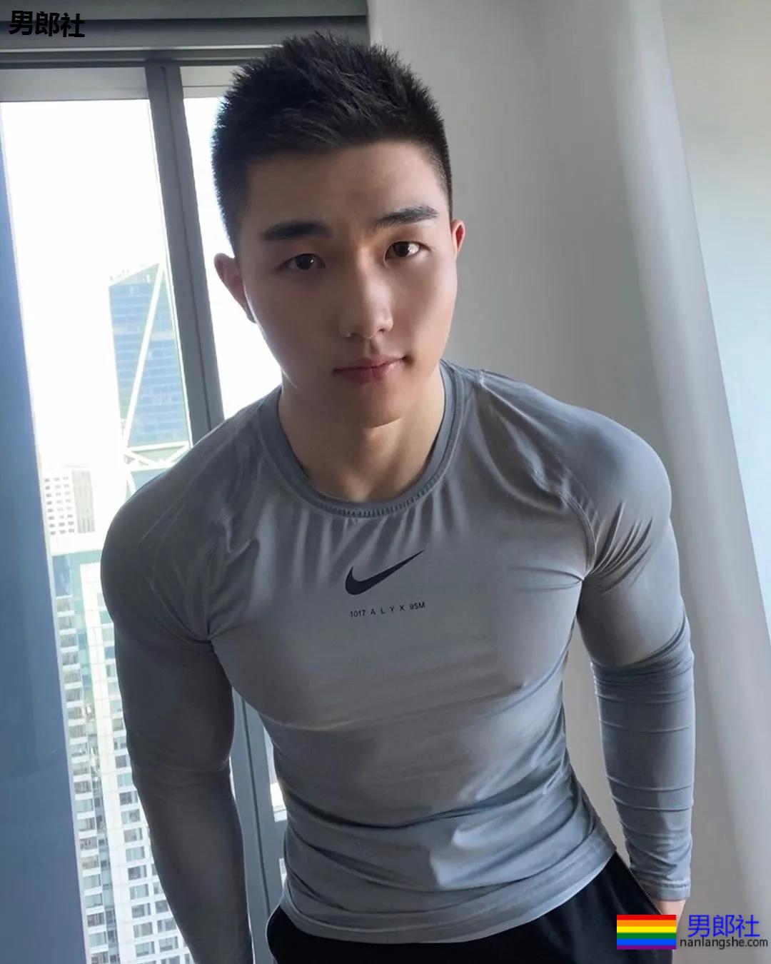 奶凶健气肌肉幼兽，童颜腹肌小筋肉，A爆他！ - 51虹马