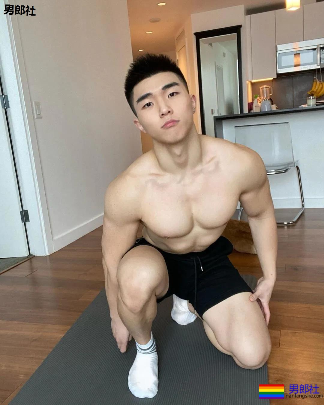 奶凶健气肌肉幼兽，童颜腹肌小筋肉，A爆他！ - 51虹马