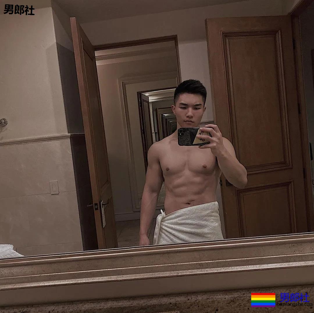 奶凶健气肌肉幼兽，童颜腹肌小筋肉，A爆他！ - 51虹马