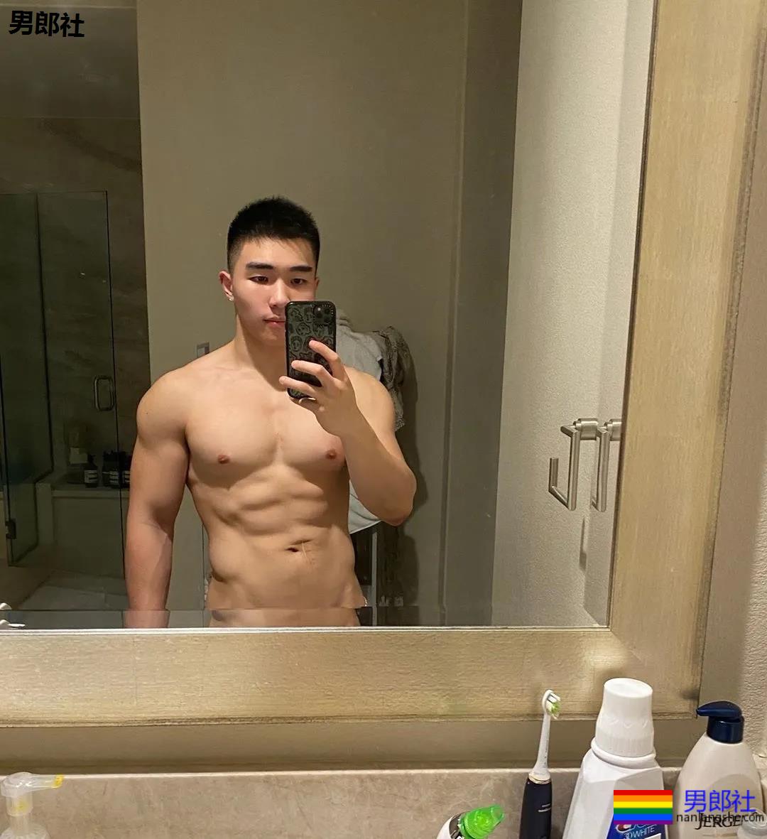 奶凶健气肌肉幼兽，童颜腹肌小筋肉，A爆他！ - 51虹马