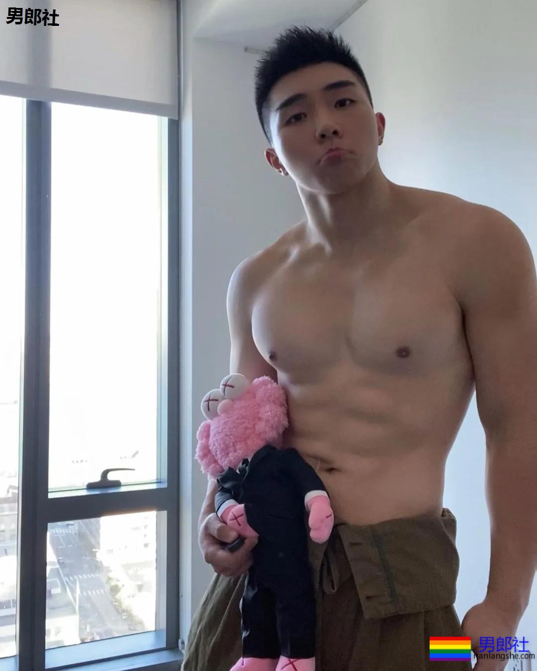 奶凶健气肌肉幼兽，童颜腹肌小筋肉，A爆他！ - 51虹马