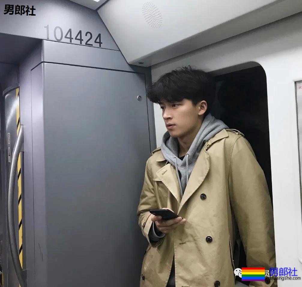 于正官宣“相中”18岁小鲜肉！184CM身高鼻子超挺 - 51虹马