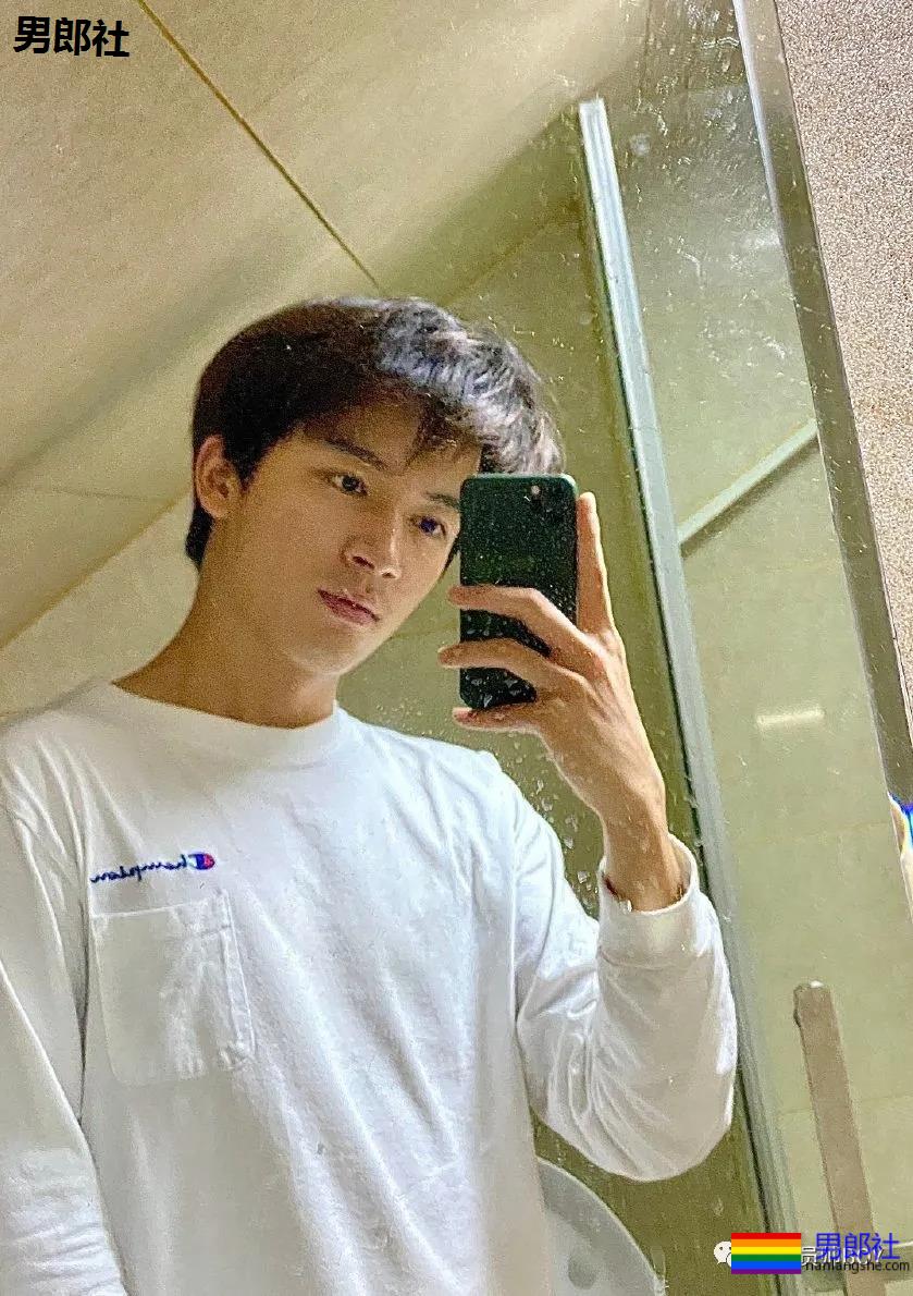 于正官宣“相中”18岁小鲜肉！184CM身高鼻子超挺 - 51虹马