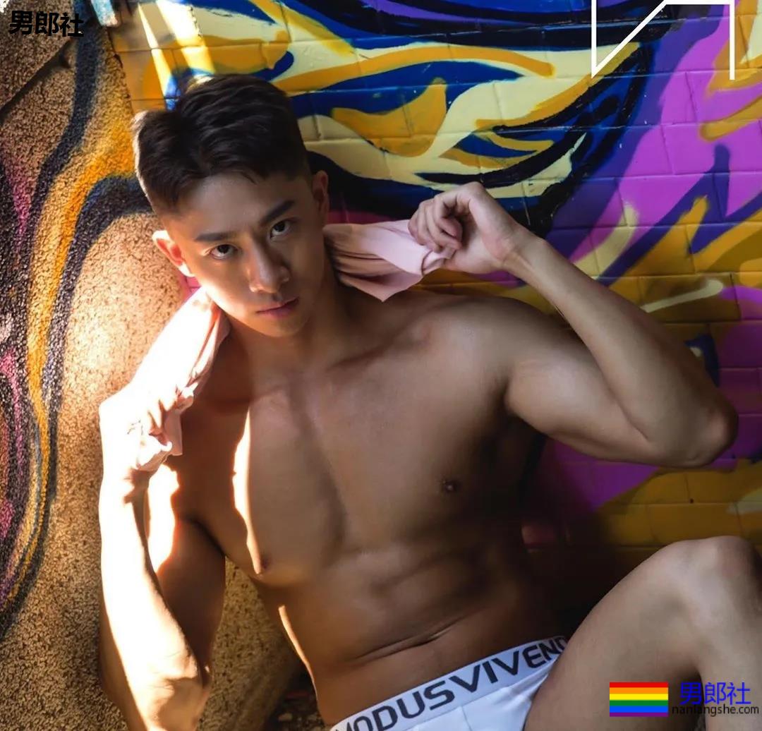 体育生矿泉水洗脚，晕菜~ - 51虹马