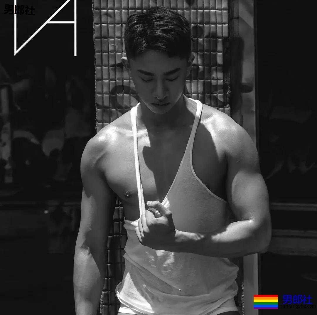 体育生矿泉水洗脚，晕菜~ - 51虹马