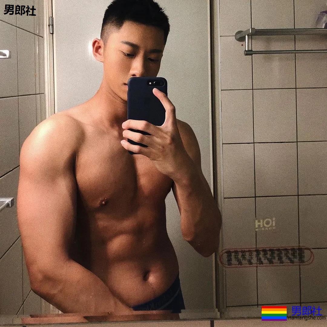 体育生矿泉水洗脚，晕菜~ - 51虹马