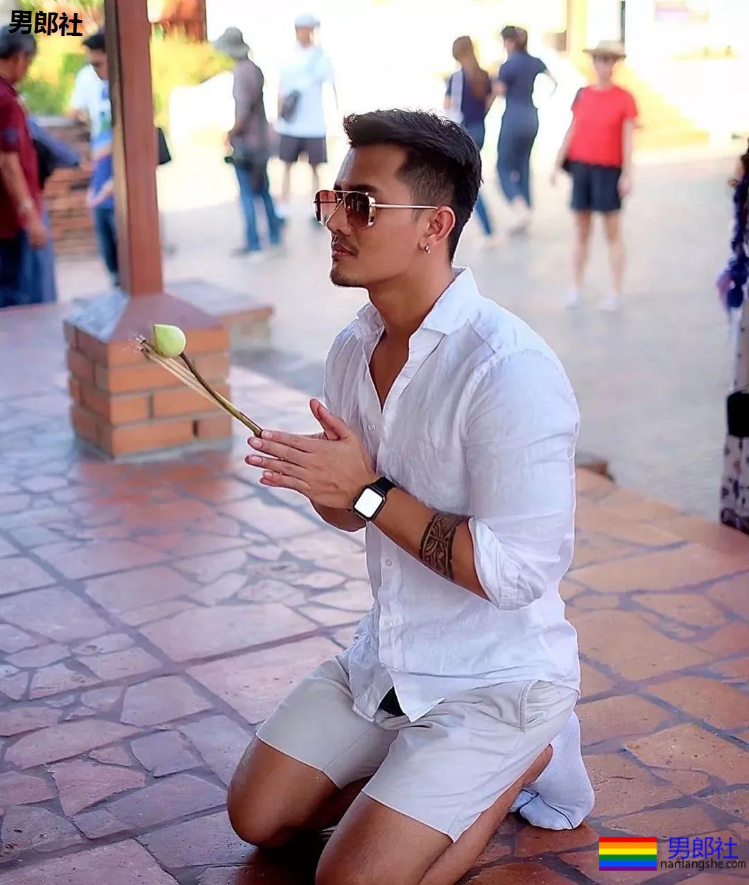 正装胡茬男肌肉身材样性感,健身房里太爷们-51虹马