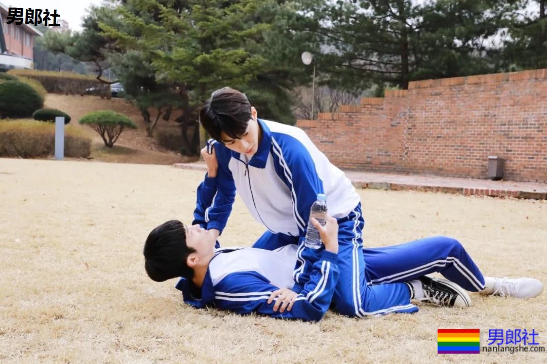 韩国第一部BL网剧受好评 183小鲜肉穿高中校服太“闪耀” 韩国人太会拍了…-51虹马