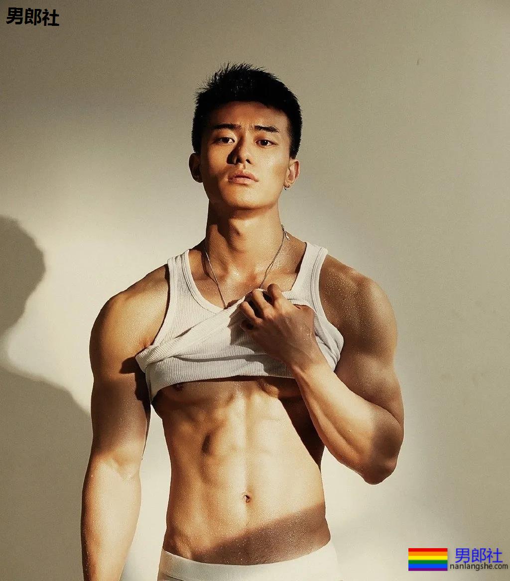 大鼻子内裤肌肉男模扒到了!腹肌小狼狗实力超级强劲! - 51虹马 大鼻子内裤肌肉男模扒到了!腹肌小狼狗实力超级强劲! - 51虹马