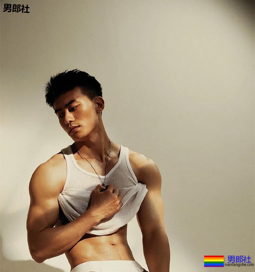 大鼻子内裤肌肉男模扒到了!腹肌小狼狗实力超级强劲! - 51虹马 大鼻子内裤肌肉男模扒到了!腹肌小狼狗实力超级强劲! - 51虹马