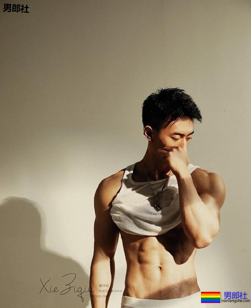 大鼻子内裤肌肉男模扒到了!腹肌小狼狗实力超级强劲! - 51虹马 大鼻子内裤肌肉男模扒到了!腹肌小狼狗实力超级强劲! - 51虹马