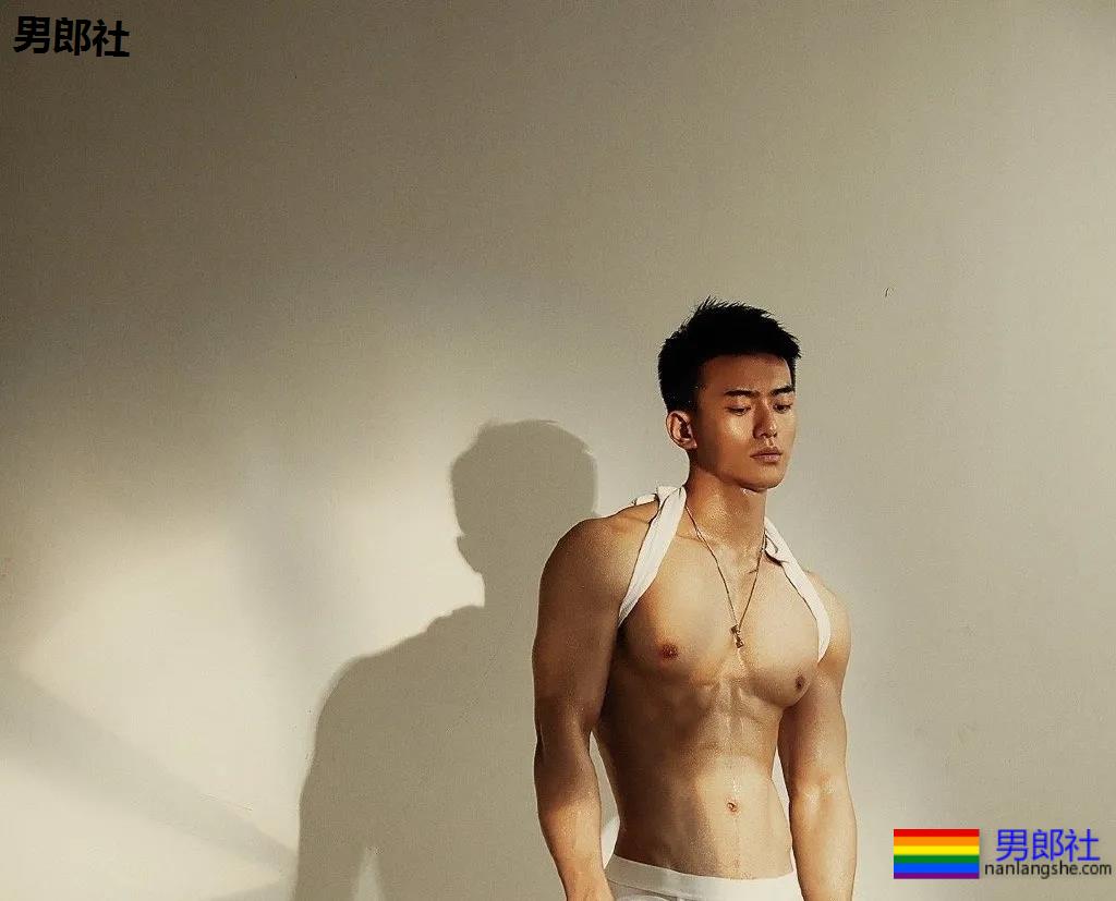 大鼻子内裤肌肉男模扒到了!腹肌小狼狗实力超级强劲! - 51虹马 大鼻子内裤肌肉男模扒到了!腹肌小狼狗实力超级强劲! - 51虹马