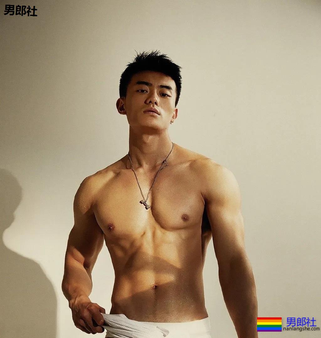 大鼻子内裤肌肉男模扒到了!腹肌小狼狗实力超级强劲! - 51虹马 大鼻子内裤肌肉男模扒到了!腹肌小狼狗实力超级强劲! - 51虹马