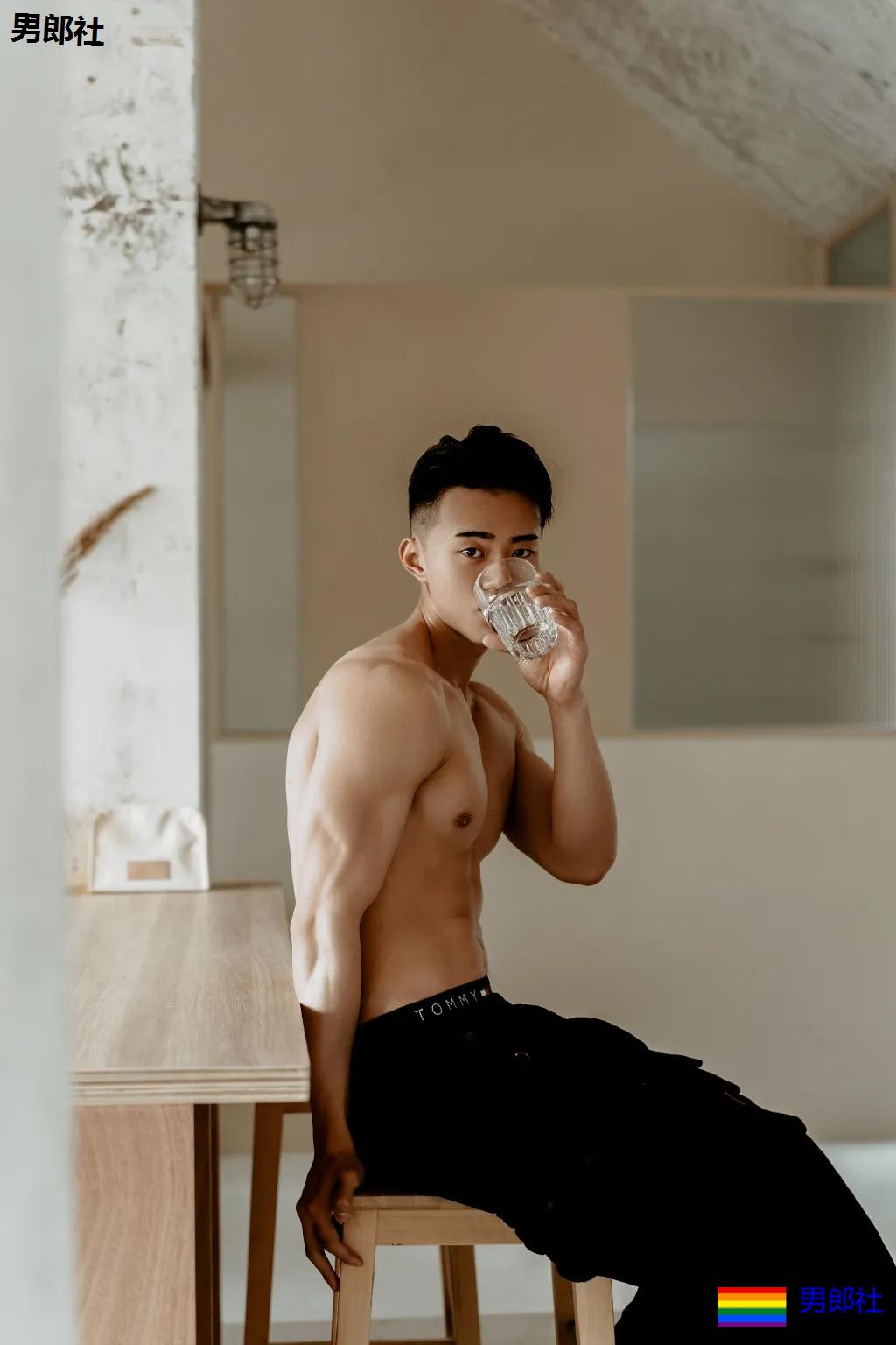 大鼻子内裤肌肉男模扒到了!腹肌小狼狗实力超级强劲! - 51虹马 大鼻子内裤肌肉男模扒到了!腹肌小狼狗实力超级强劲! - 51虹马