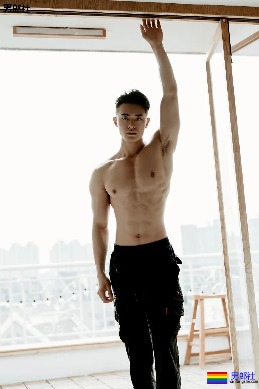 大鼻子内裤肌肉男模扒到了!腹肌小狼狗实力超级强劲! - 51虹马 大鼻子内裤肌肉男模扒到了!腹肌小狼狗实力超级强劲! - 51虹马