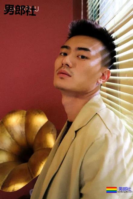 大鼻子内裤肌肉男模扒到了!腹肌小狼狗实力超级强劲! - 51虹马 大鼻子内裤肌肉男模扒到了!腹肌小狼狗实力超级强劲! - 51虹马