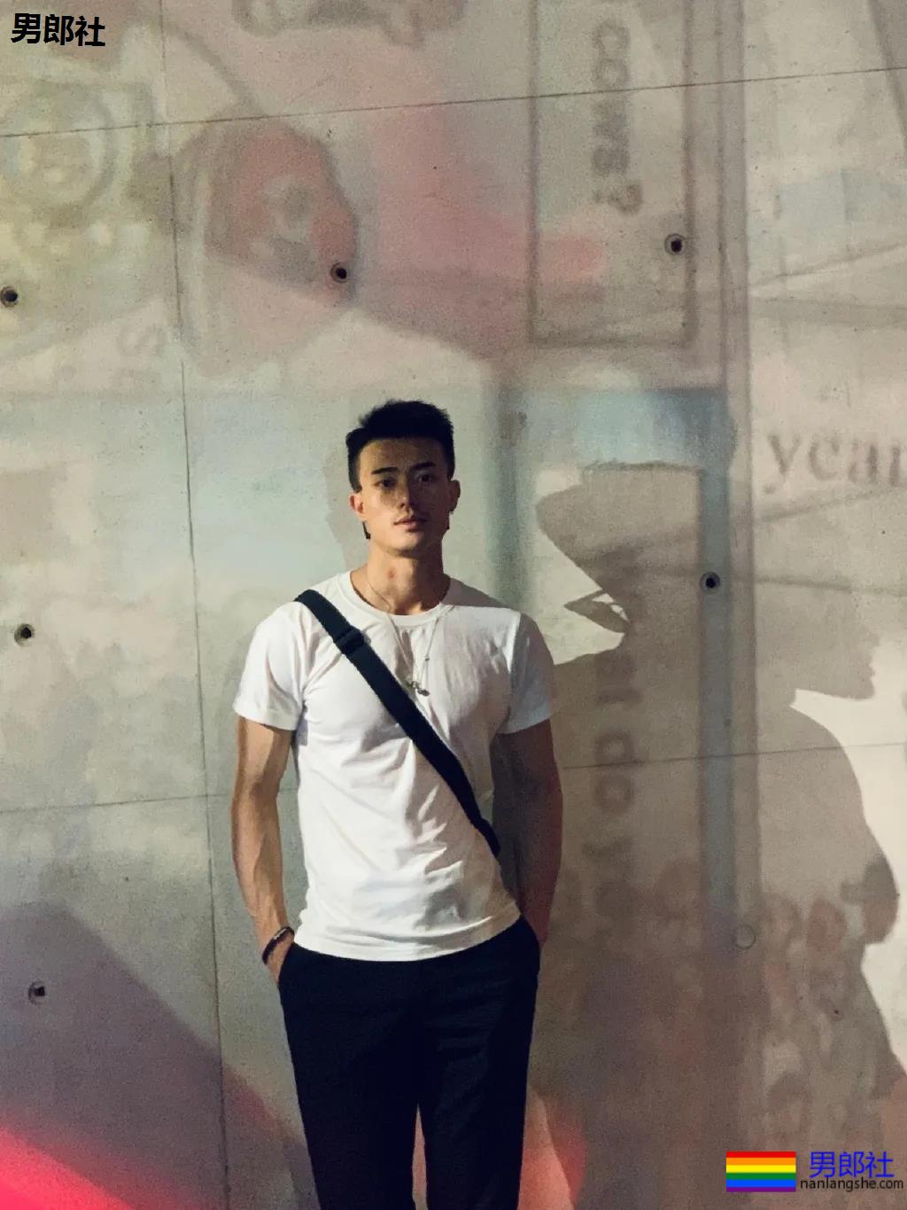 大鼻子内裤肌肉男模扒到了!腹肌小狼狗实力超级强劲! - 51虹马 大鼻子内裤肌肉男模扒到了!腹肌小狼狗实力超级强劲! - 51虹马