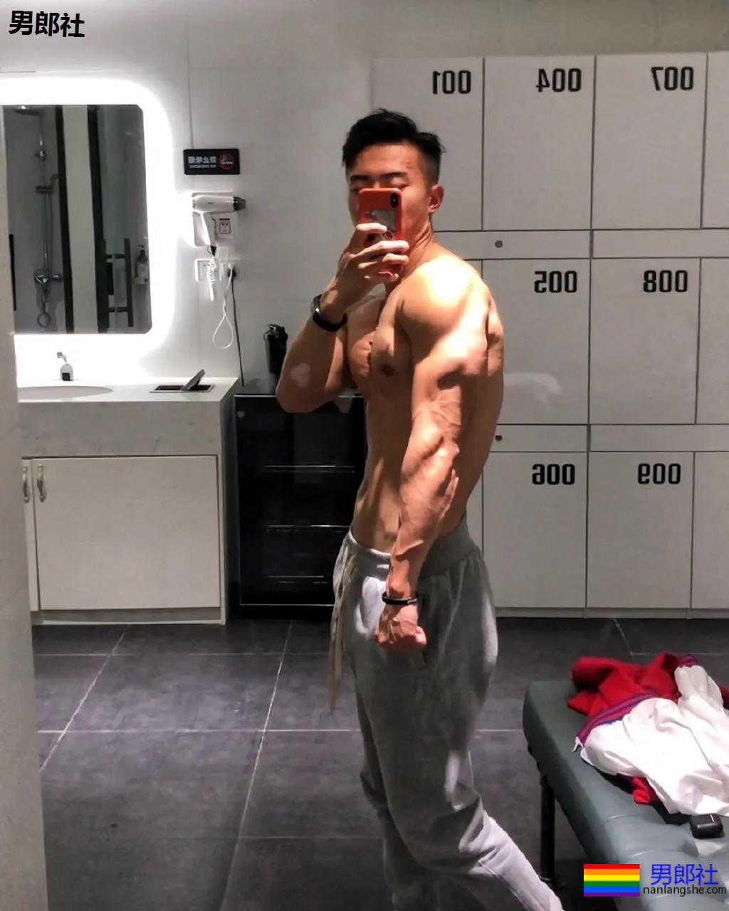 大鼻子内裤肌肉男模扒到了!腹肌小狼狗实力超级强劲! - 51虹马 大鼻子内裤肌肉男模扒到了!腹肌小狼狗实力超级强劲! - 51虹马