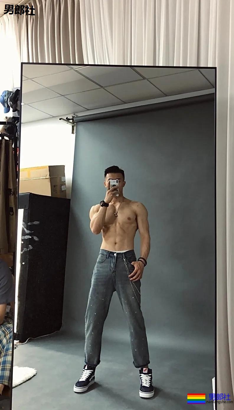 大鼻子内裤肌肉男模扒到了!腹肌小狼狗实力超级强劲! - 51虹马 大鼻子内裤肌肉男模扒到了!腹肌小狼狗实力超级强劲! - 51虹马