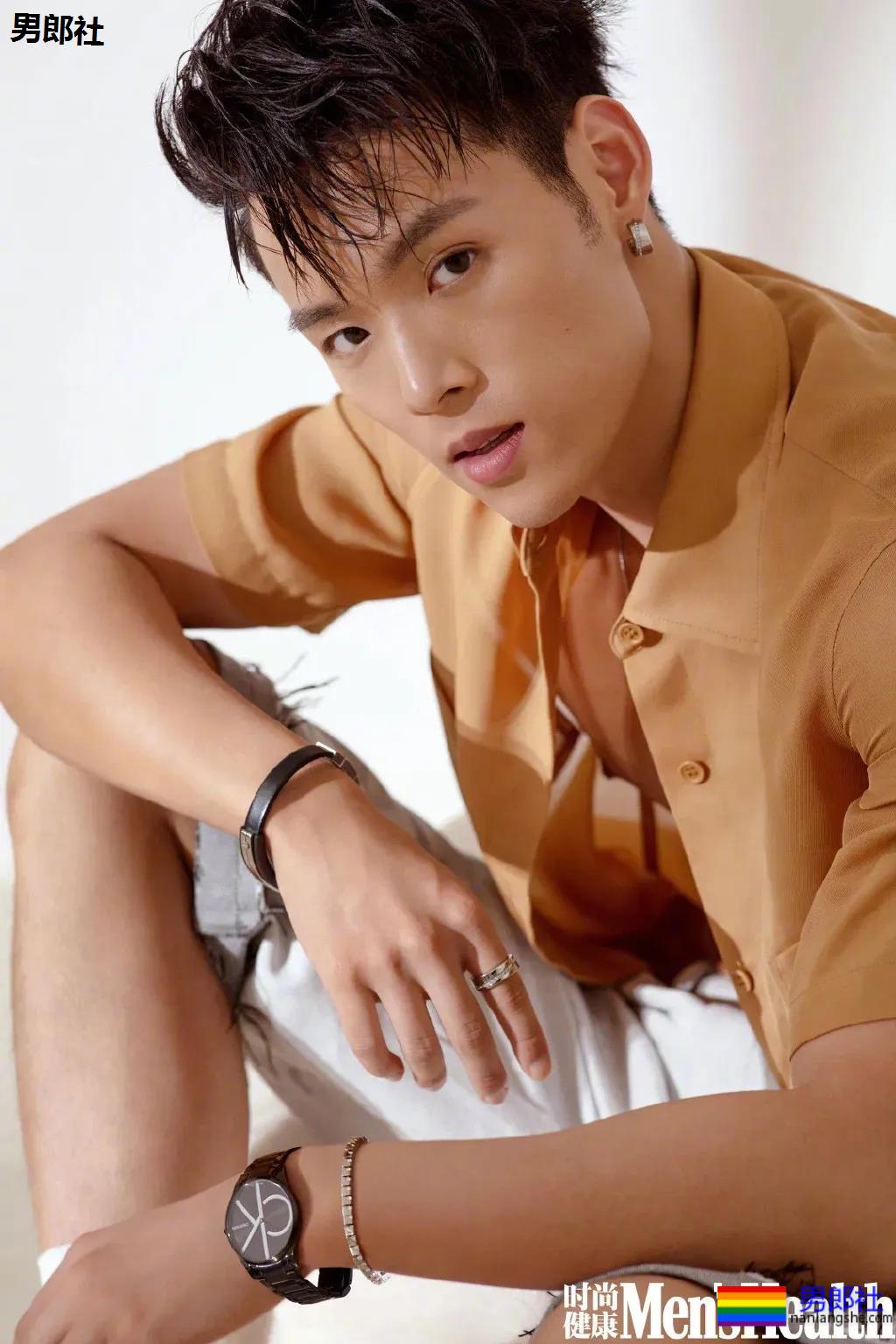 成龙亲外甥腹肌腱子肉曝光!拍腐剧出道的肌肉小狼狗,真的绝了! - 51虹马 成龙亲外甥腹肌腱子肉曝光!拍腐剧出道的肌肉小狼狗,真的绝了! - 51虹马