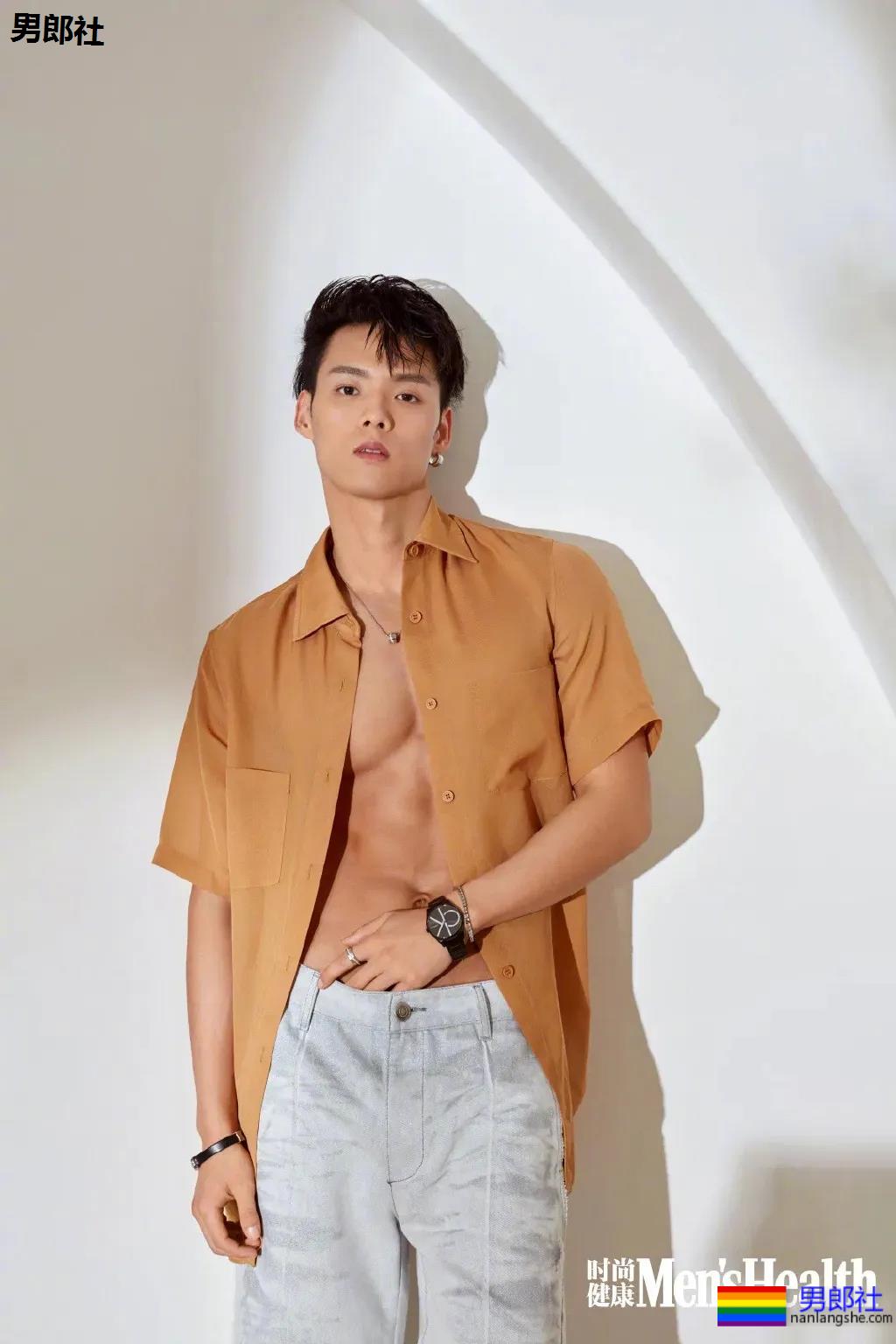 成龙亲外甥腹肌腱子肉曝光!拍腐剧出道的肌肉小狼狗,真的绝了! - 51虹马 成龙亲外甥腹肌腱子肉曝光!拍腐剧出道的肌肉小狼狗,真的绝了! - 51虹马