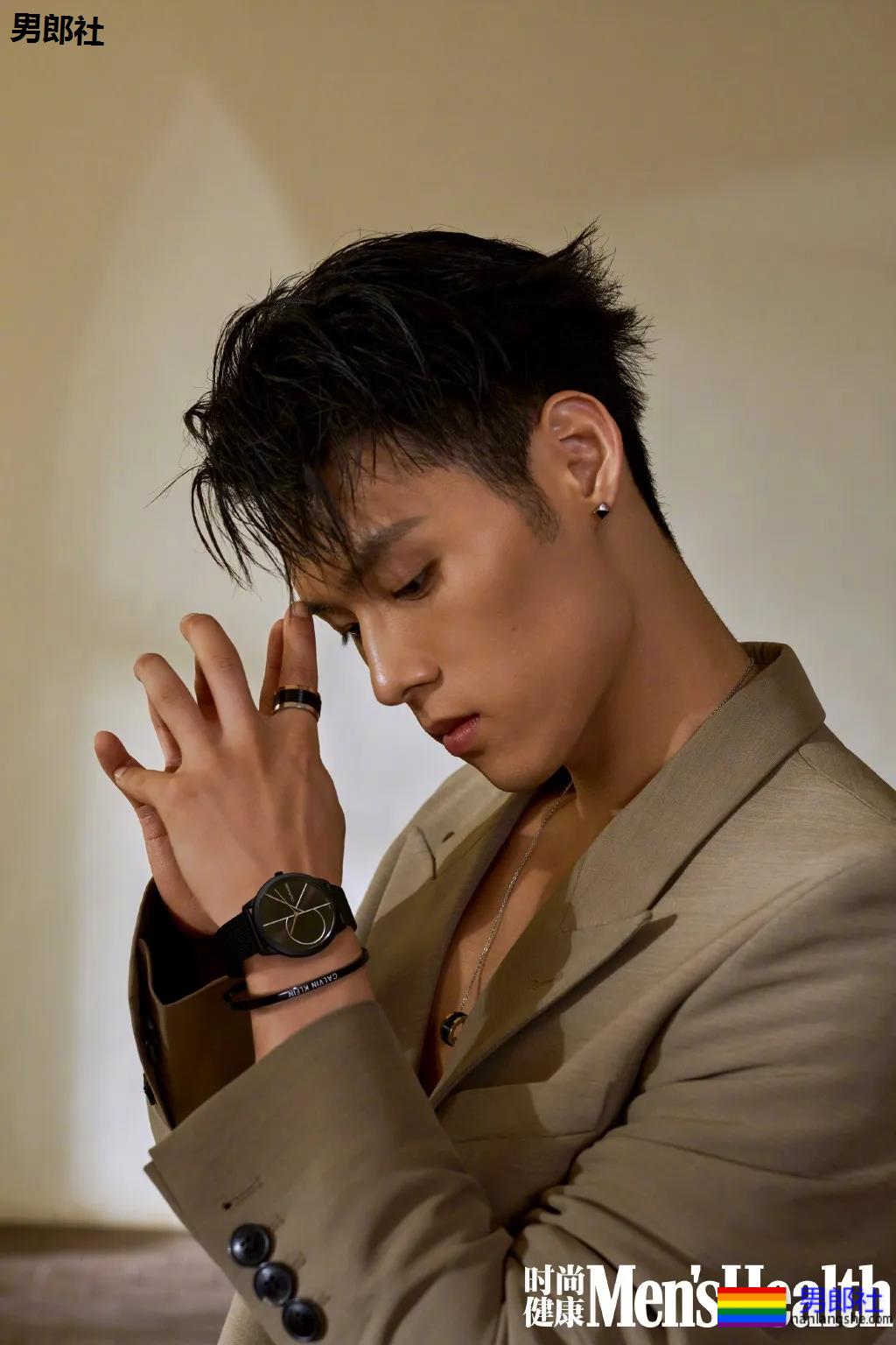 成龙亲外甥腹肌腱子肉曝光!拍腐剧出道的肌肉小狼狗,真的绝了! - 51虹马 成龙亲外甥腹肌腱子肉曝光!拍腐剧出道的肌肉小狼狗,真的绝了! - 51虹马