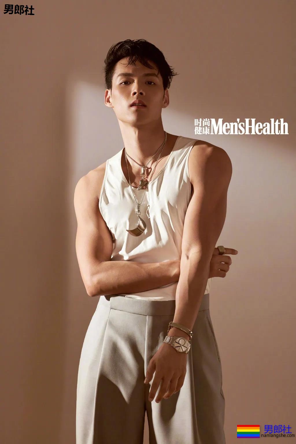 成龙亲外甥腹肌腱子肉曝光!拍腐剧出道的肌肉小狼狗,真的绝了! - 51虹马 成龙亲外甥腹肌腱子肉曝光!拍腐剧出道的肌肉小狼狗,真的绝了! - 51虹马