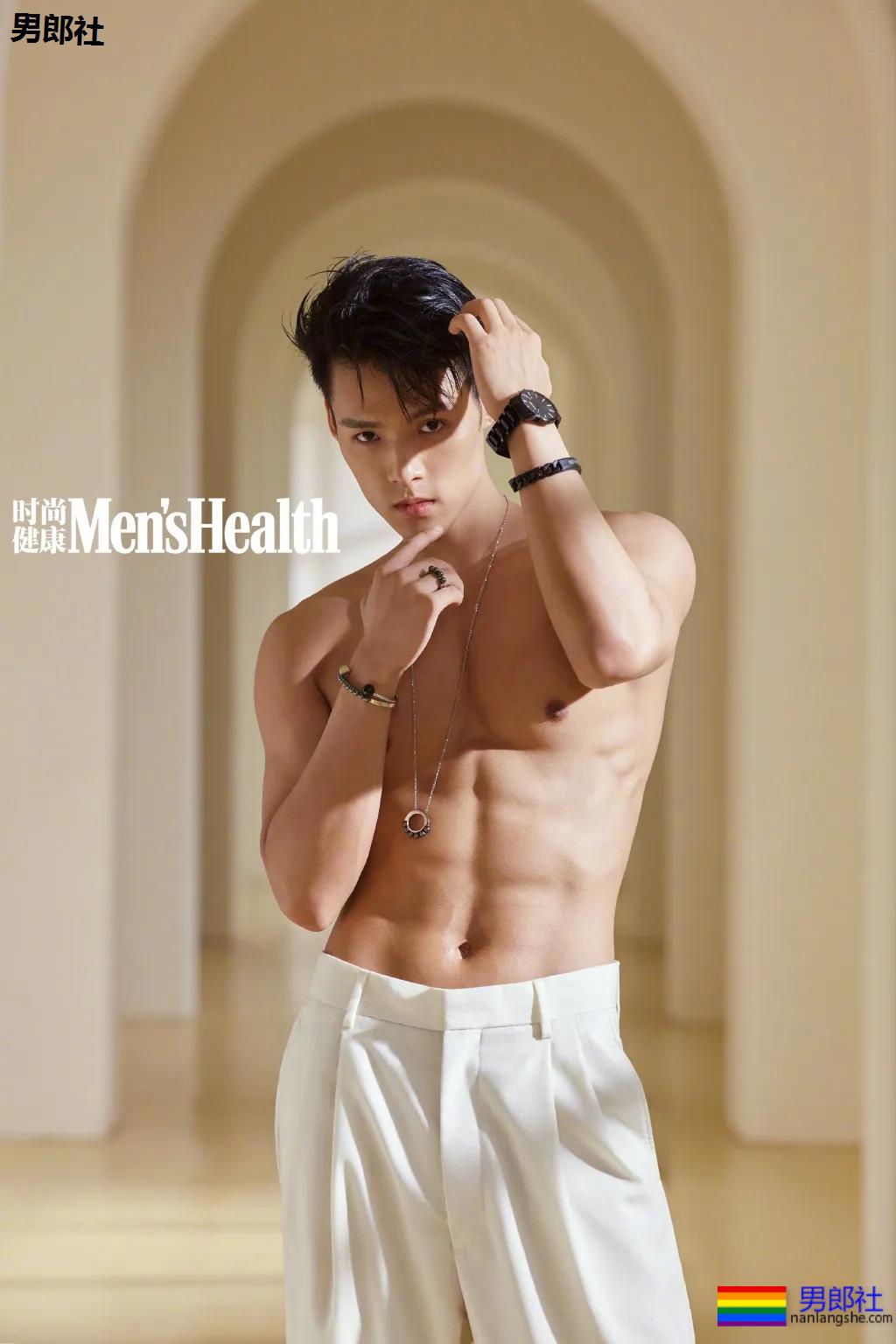 成龙亲外甥腹肌腱子肉曝光!拍腐剧出道的肌肉小狼狗,真的绝了! - 51虹马 成龙亲外甥腹肌腱子肉曝光!拍腐剧出道的肌肉小狼狗,真的绝了! - 51虹马