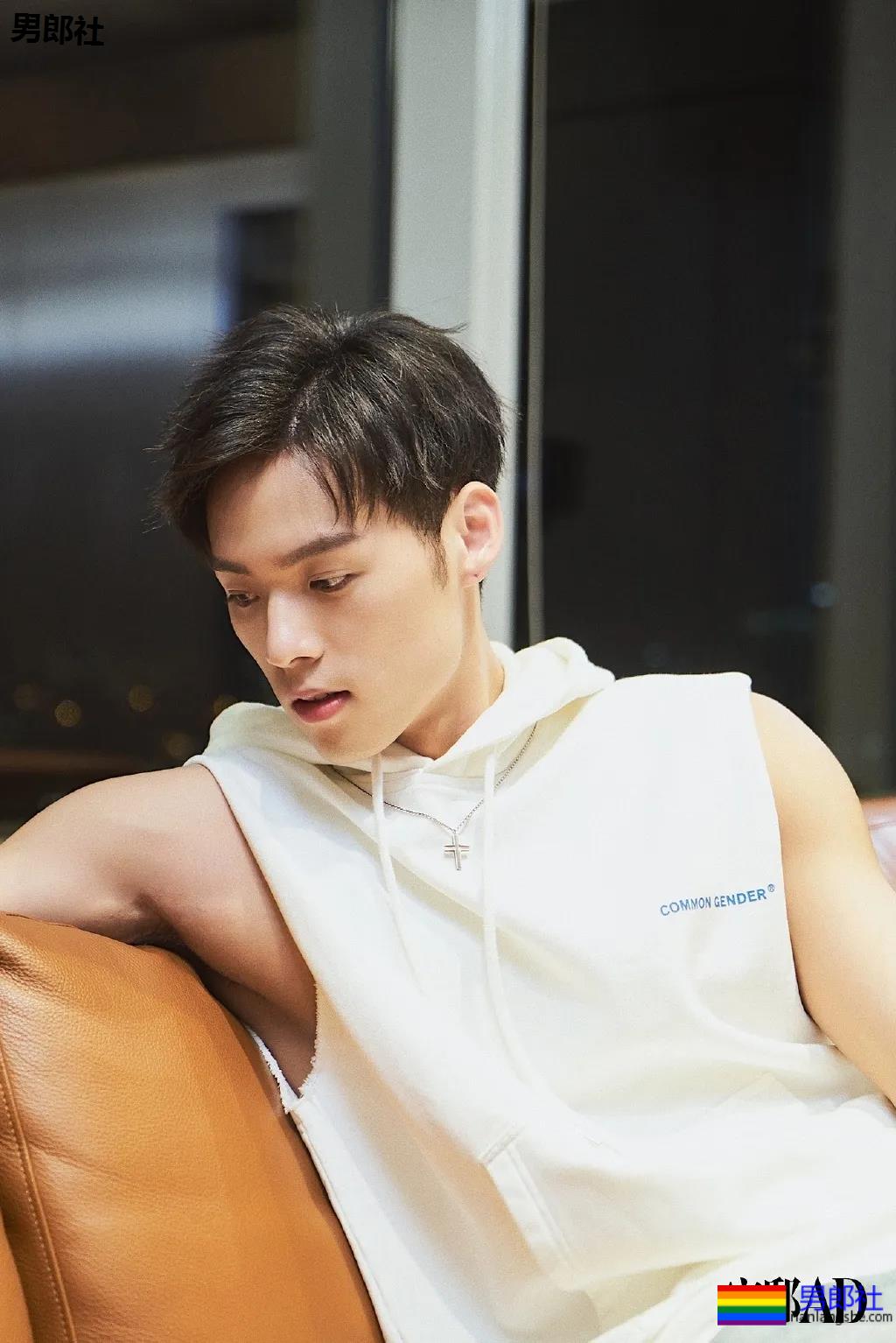 成龙亲外甥腹肌腱子肉曝光!拍腐剧出道的肌肉小狼狗,真的绝了! - 51虹马 成龙亲外甥腹肌腱子肉曝光!拍腐剧出道的肌肉小狼狗,真的绝了! - 51虹马