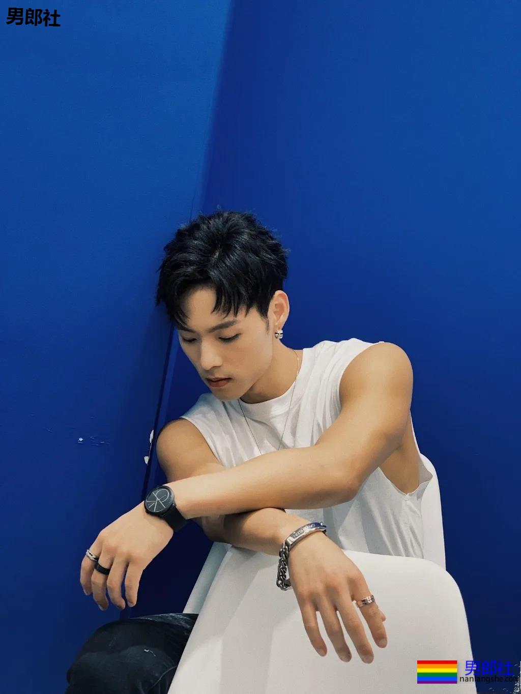 成龙亲外甥腹肌腱子肉曝光!拍腐剧出道的肌肉小狼狗,真的绝了! - 51虹马 成龙亲外甥腹肌腱子肉曝光!拍腐剧出道的肌肉小狼狗,真的绝了! - 51虹马