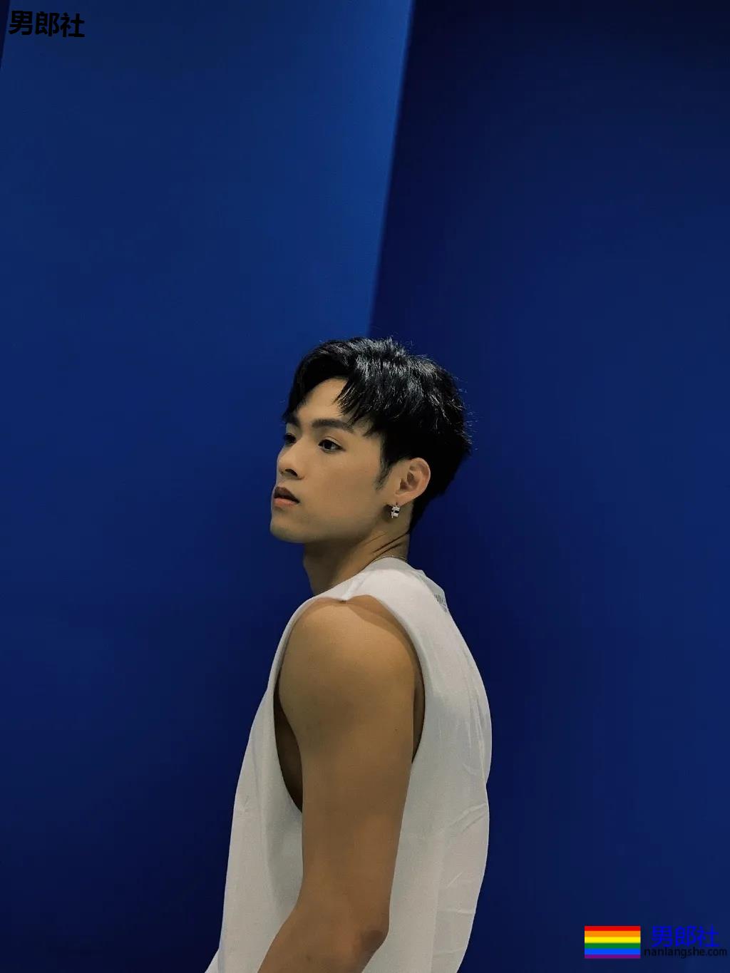 成龙亲外甥腹肌腱子肉曝光!拍腐剧出道的肌肉小狼狗,真的绝了! - 51虹马 成龙亲外甥腹肌腱子肉曝光!拍腐剧出道的肌肉小狼狗,真的绝了! - 51虹马